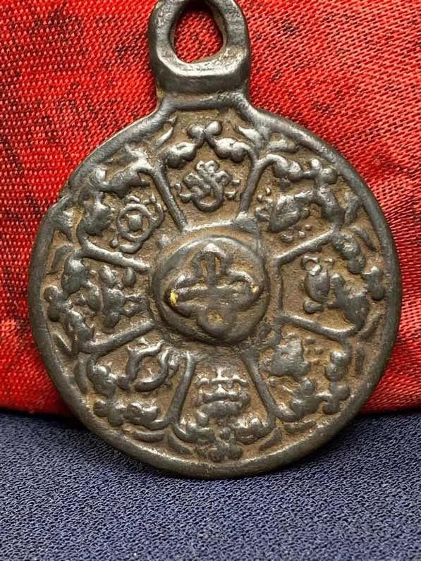 

Nepalese Tibetan legend: Lima copper hand hammering and carving Tibetan Buddha's eight treasures, twelve zodiac signs, nine pal