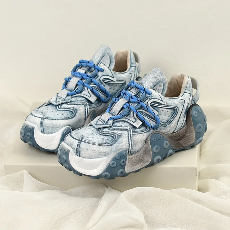 

Lisapie женские кроссовки на толстой подошве на шнуровке Корейская версия модные Универсальные кроссовки повседневная обувь женская спортивн...