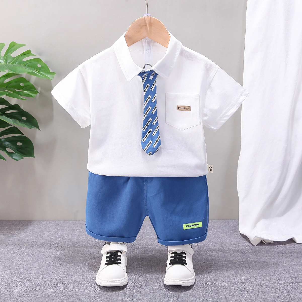 

Лето 2022, комплекты одежды для маленьких мальчиков, повседневная одежда для малышей, джентльменов, белая футболка с галстуком + шорты, модная ...