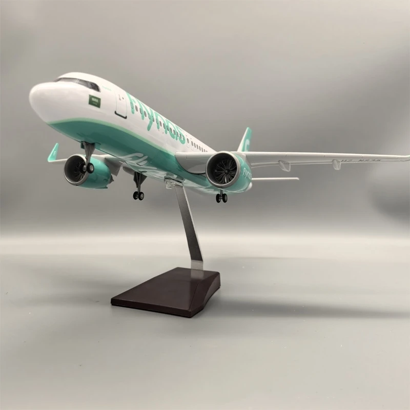 Фото Игрушечный самолет в масштабе 47 см. Самолет Fl 활 Airbus Самолет Саудовская связь A320neo Модель литья под давлением из смолы Samolot W Коллекция светодиодных дисплеев №5