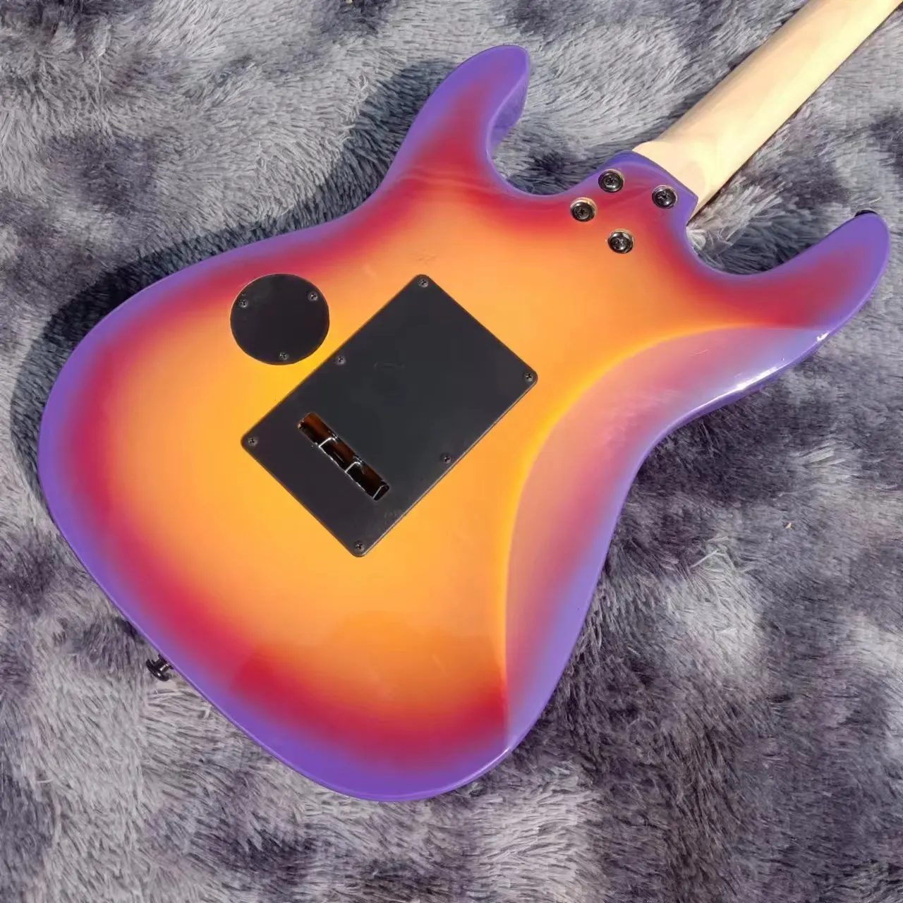 Гитара глянцевая. Лимитированные электрогитары Fender 2018. Гитара электрическая желтая. Глянцевая гитара. Лимитированные электрогитары Fender 2016.