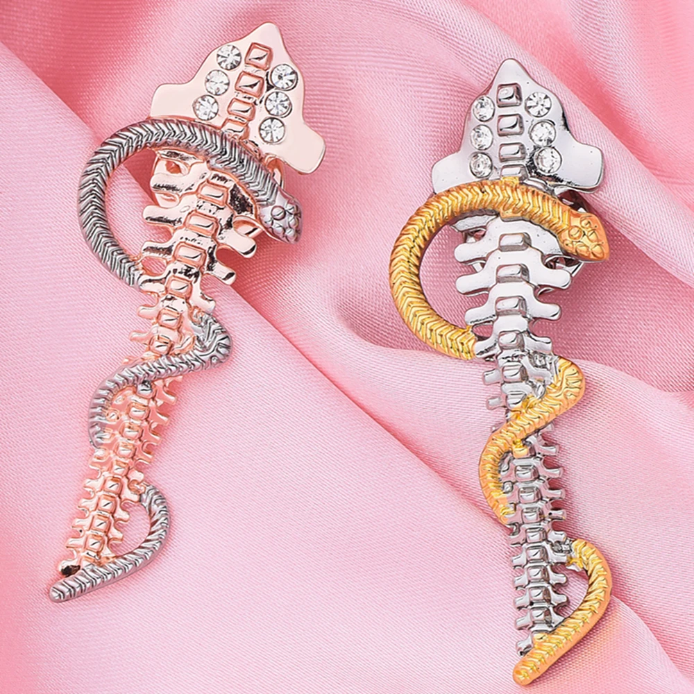 

Catuni Orthopedic Spine Skeleton Snake Pin Medicine Brooch Inlaid Crystal Luxury Lapel Badge Medical Jewelry for Doctors Nurses