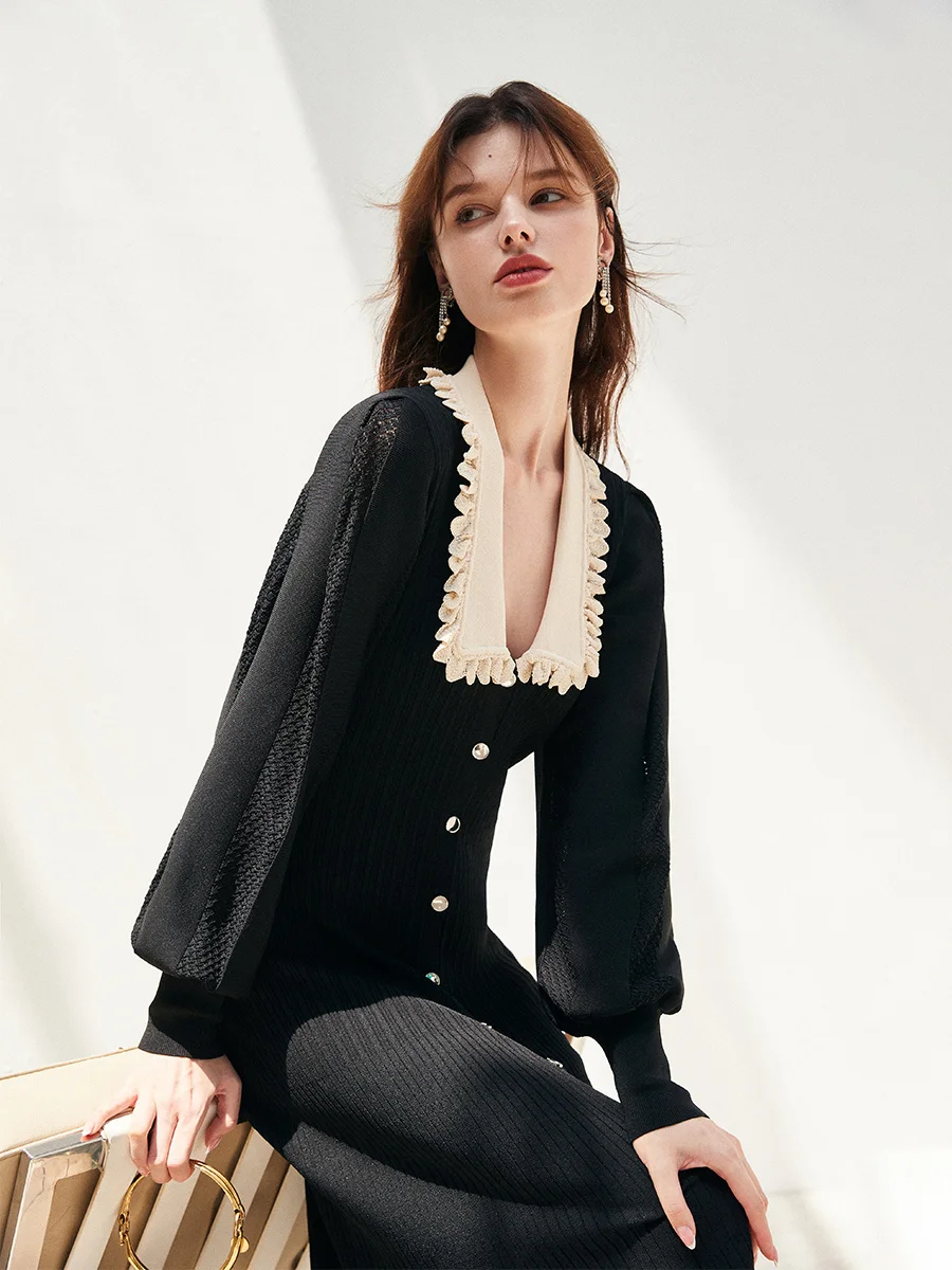 

Облегающее трикотажное платье с длинным рукавом и воротником-ушками