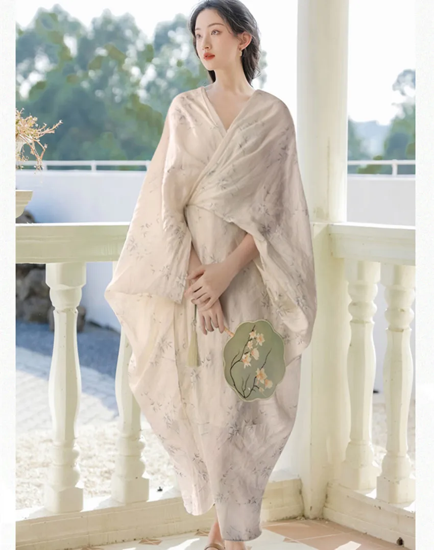 Женское льняное платье с рукавом летучая мышь и V-образным вырезом