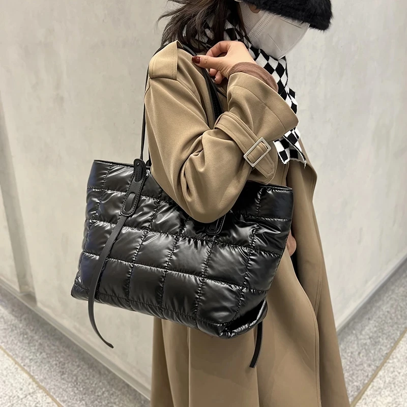 

2022 Fashion Large Capacity Casual Soft Cotton Shoulder Bag Warm Hit Winter Designer Padded Women Handbag Quilted Plaid Totes
