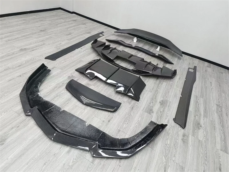 Фото Комплект обвеса DMC Style из карбона: передний бампер, боковые юбки, задний диффузор, спойлер для Lamborghini Aventador LP700 LP720 LP740 №1