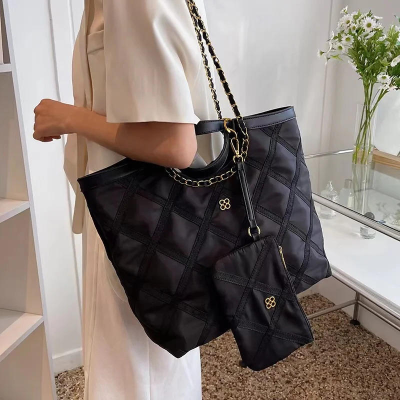 

High-Capacity Bags Casual Style Handbags Metal Chain Rhombus Striped Single Shoulder Bag 2022 Fashion New Lady Luxury Black Bag