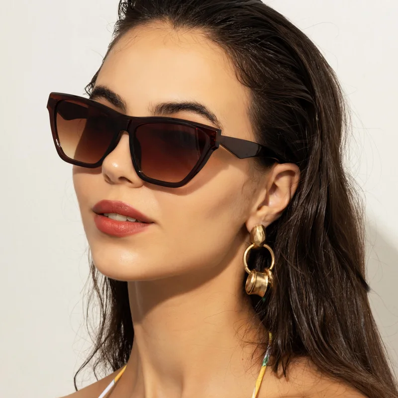 

Vintage Cat Eye Sunglasses Woman Retro Brand Cateye Shades Sun Glasses Gradient Mirror Plastic Frame Designer Oculos De Sol
