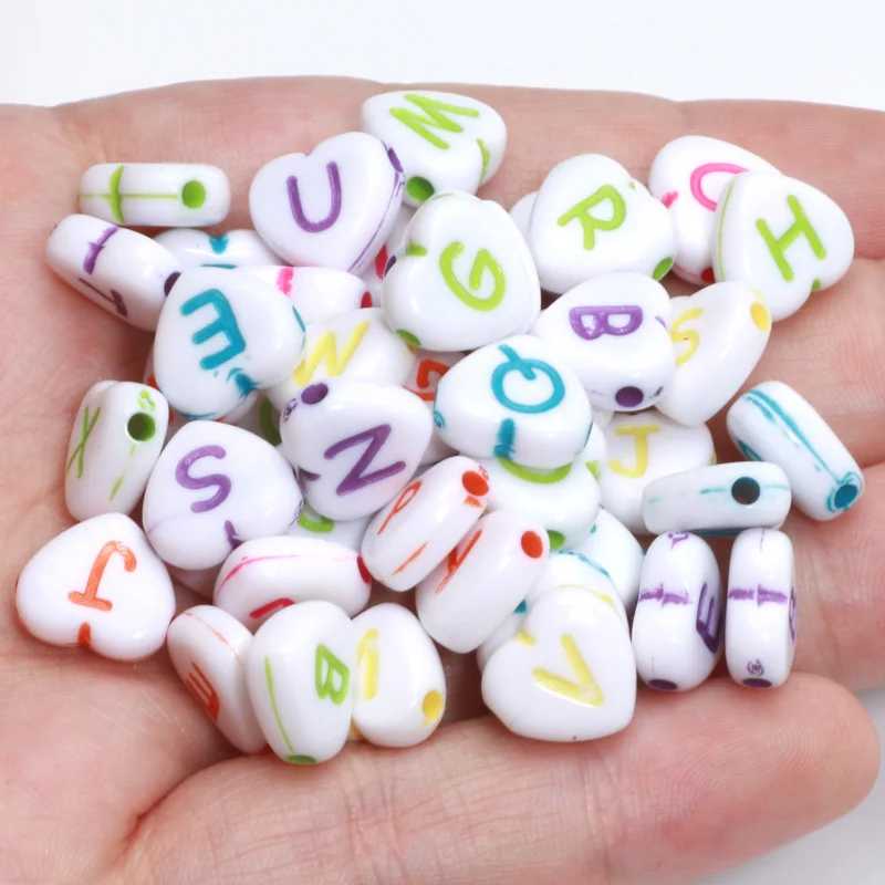 Бусины для изготовления ювелирных изделий Большие буквы с надписью love на белом