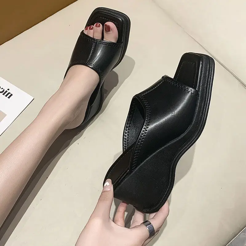 

DOGHC 2022 New Women Slipper Wedges Heel Ladies Slides Peep Toe Summer Outdoor Beach Sandal Zebra Pattern Flip Flops