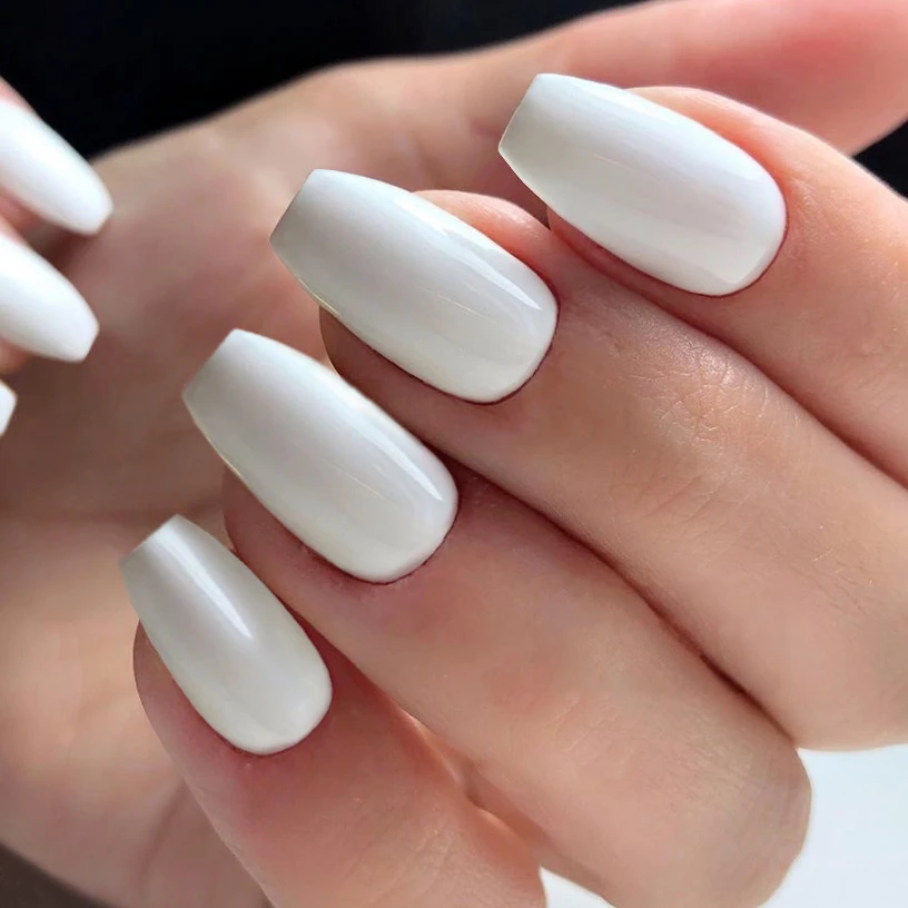 Глянцевые белые накладные ногти с клеем Sticekr Короткие балерины в виде гроба