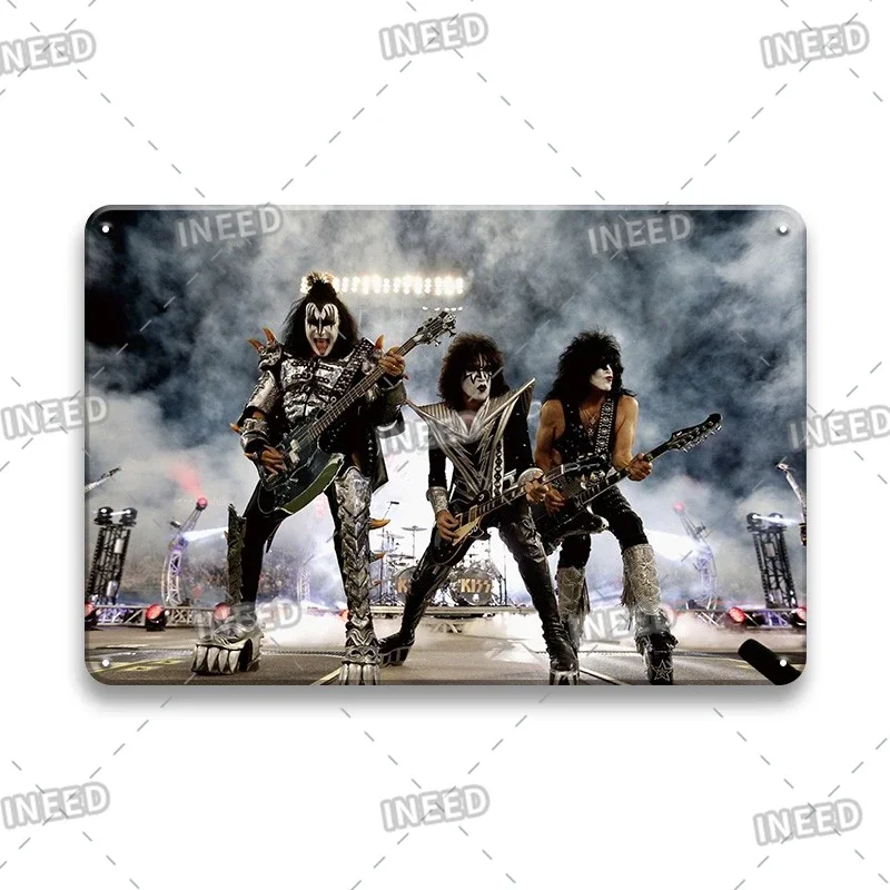 

Металлическая табличка с рок-группой