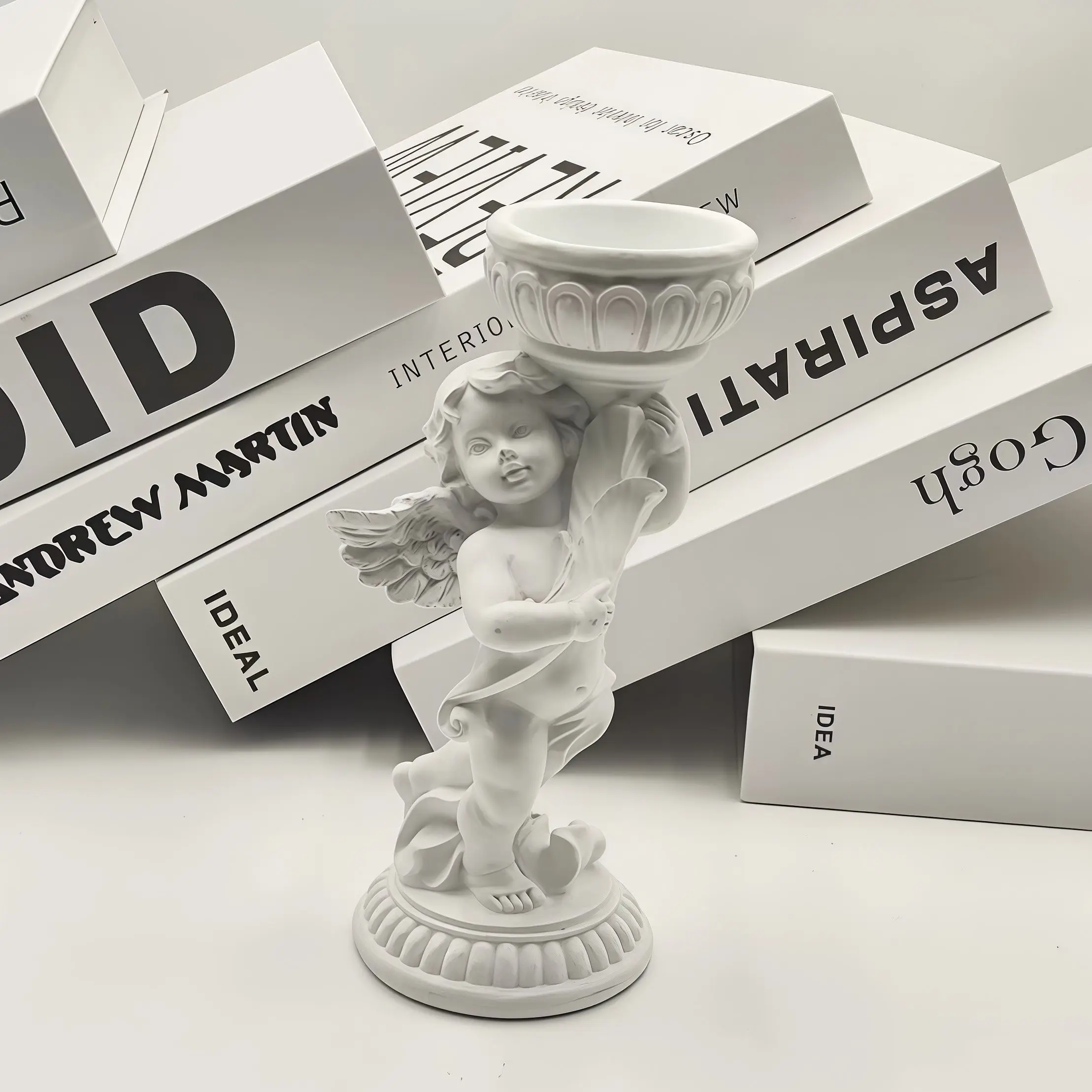 

Смоляная статуя ангела подсвечник