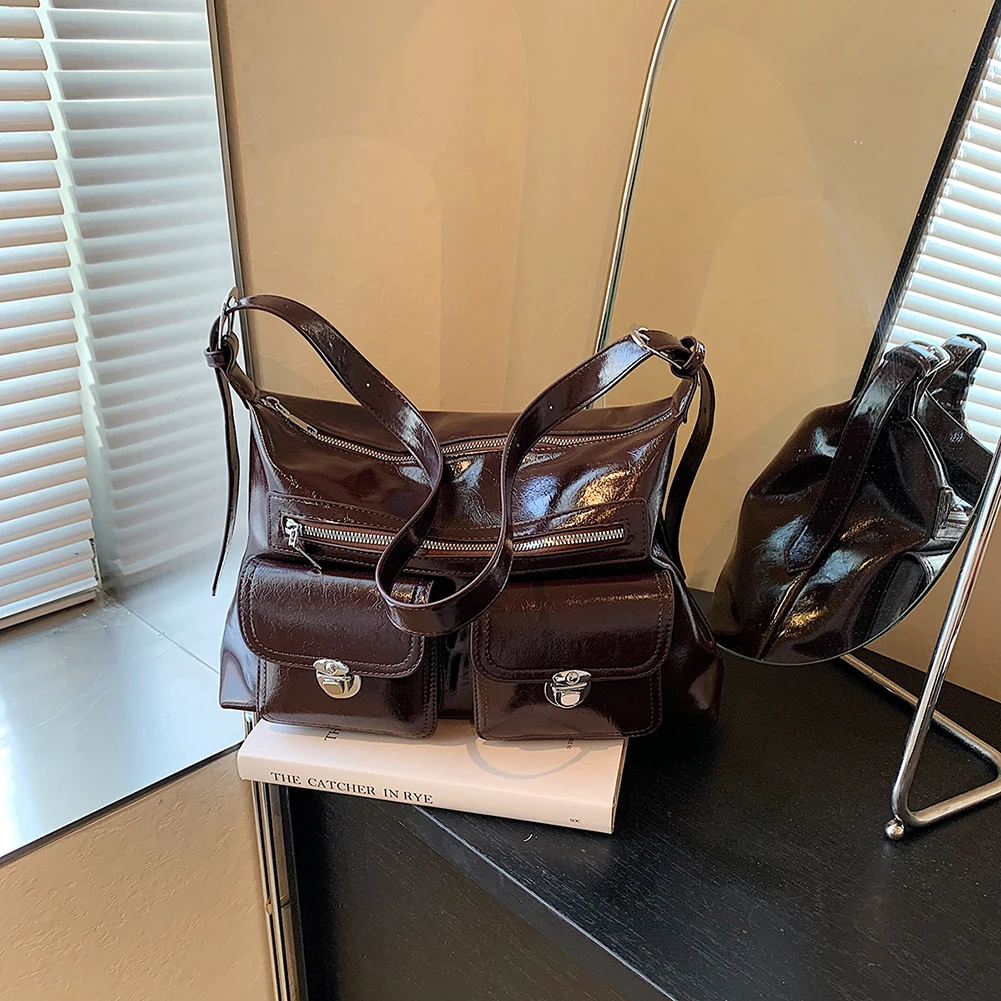 Сумка-хобо женская из экокожи на молнии с несколькими карманами