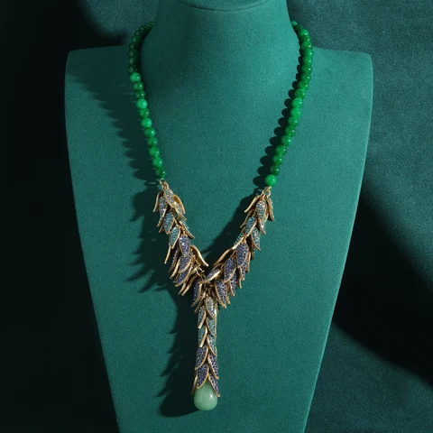 LOVE GREEN LIVE GREEN Винтажное ожерелье из зеленого нефрита с бисером и стразами