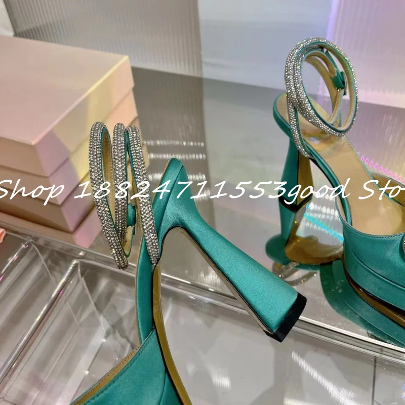 Рисунок 4 - Женские босоножки на платформе и высоком каблуке