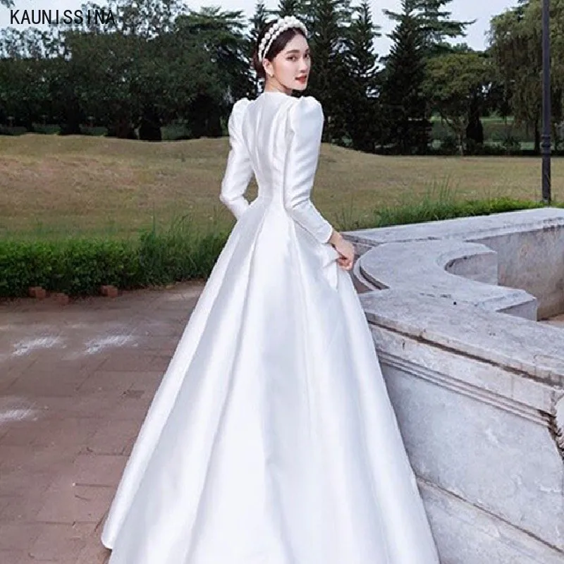 

KAUNISSINA Beach Wedding Dresses Longs Sleeve O-Neck A-Line Satin Classic White Bride Dress Floor Length Arabic Wedding Gowns