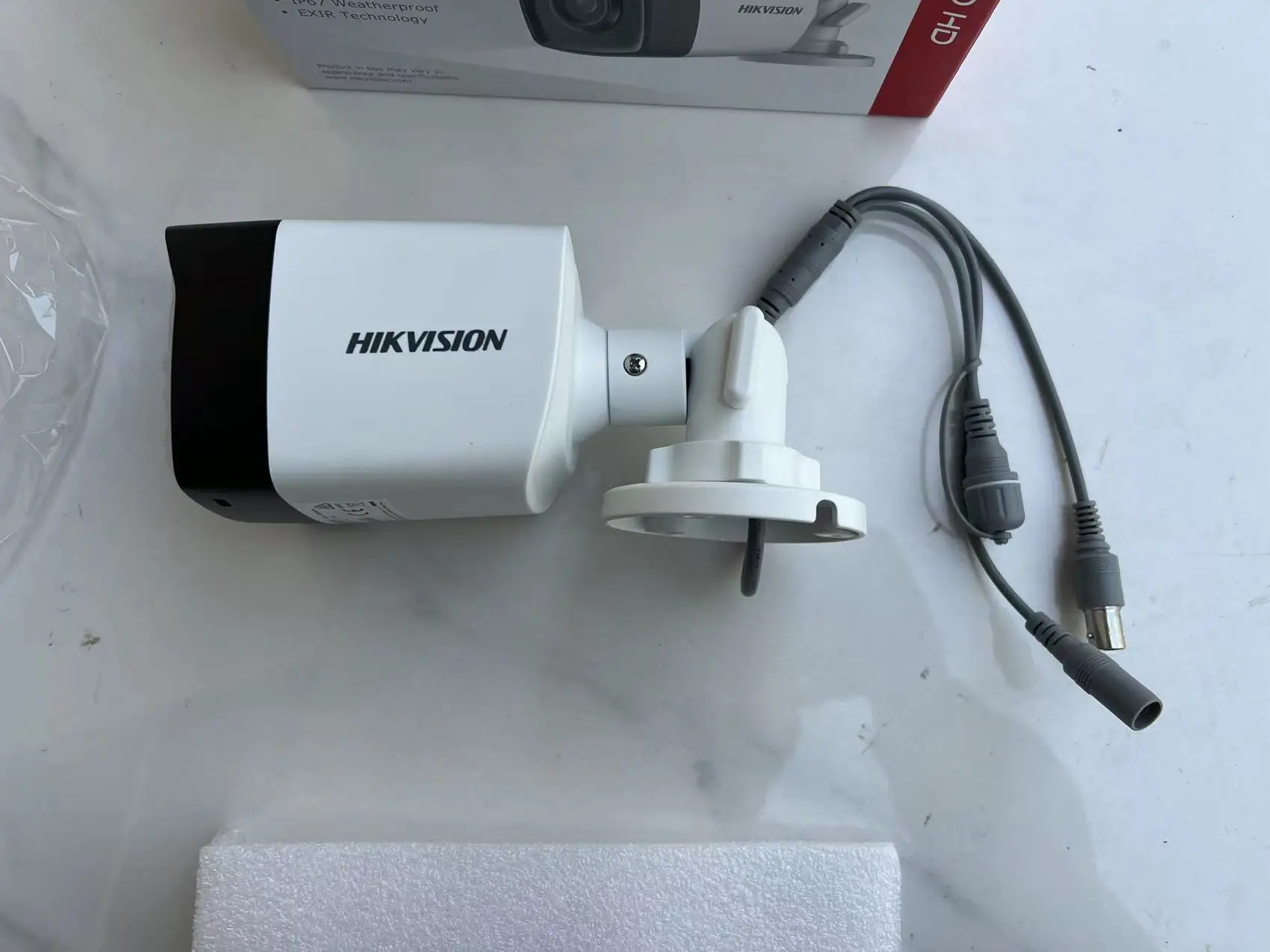 

Original hikvision DS-2CE16D0T-IT3FS 2MP Camera 4 in 1 video output (switchable TVI/AHD/CVI/CVBS)