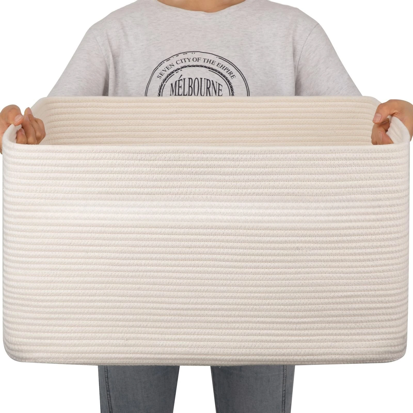 

Большая плетёная корзина для одеял