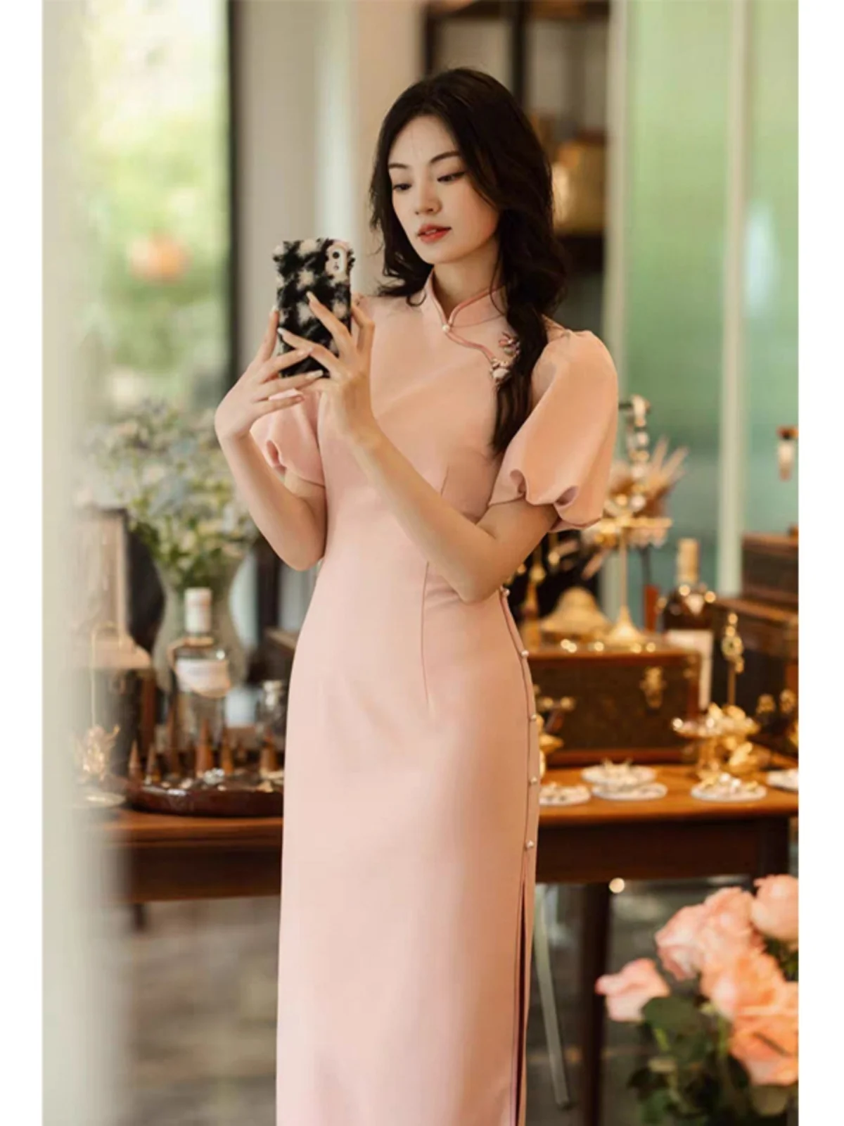 

New Chinese style improved cheongsam skirt with a light and luxurious texture, high-end exquisite pink studded buttocks wrapped