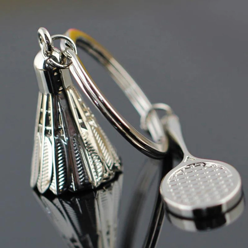 

Брелок для ключей в виде ракетки и бадминтона