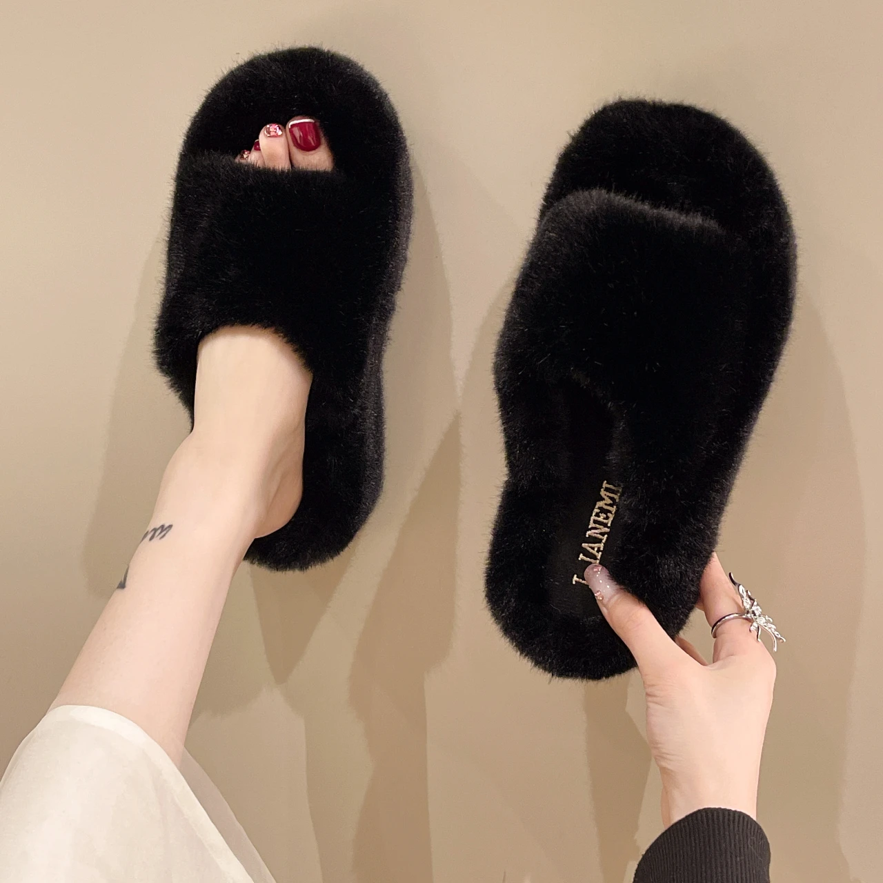 Winter Fur Women Slippers 2023 Plush Fluffy Home Slippers Women Cozy Soft Warm Furry Indoor House Shoes Platform Flip Flops