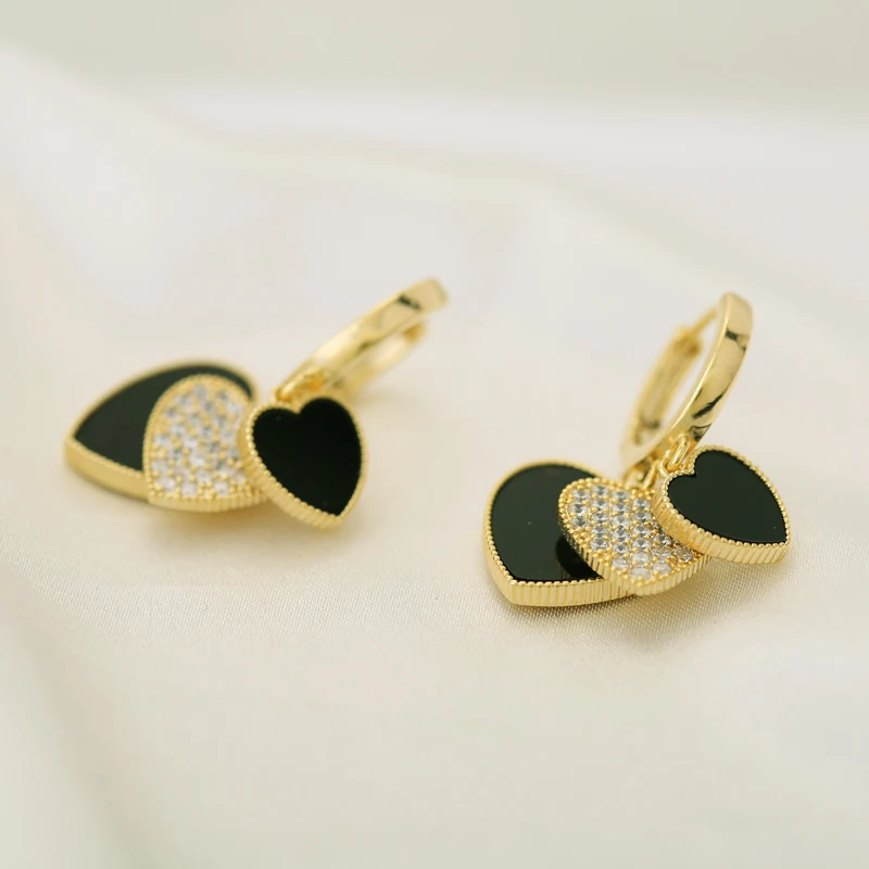 

The Main Fashion Heart-shaped Ear Buttons Pendientes Korean Joker Trendy Elegant Three LOVE Hearts Women Earrings Jewelry Gifts