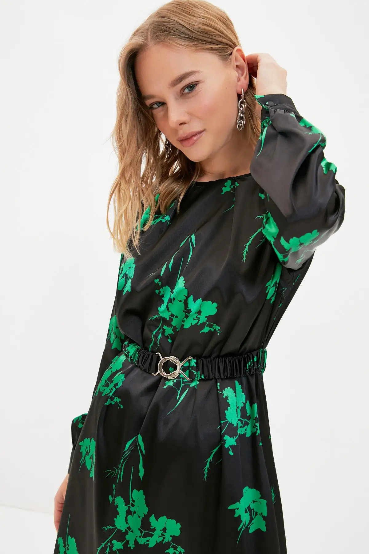 

Trendyol Bicycle Neck Satin Floral Patterned Kemerli Lined Dress TCTAW22EB0177