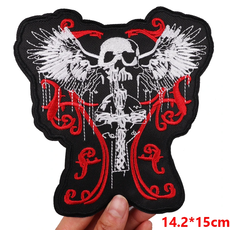 Нашивка с черепом в стиле панк