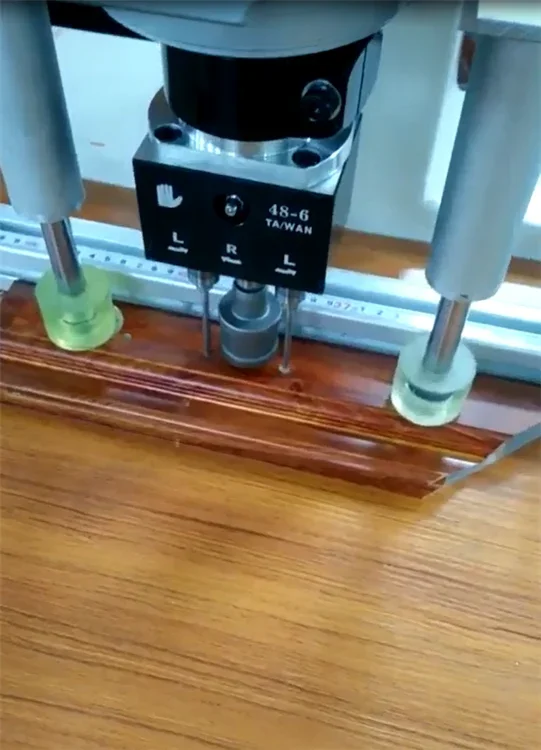 Сверлильный станок с одной головкой для деревянных дверей