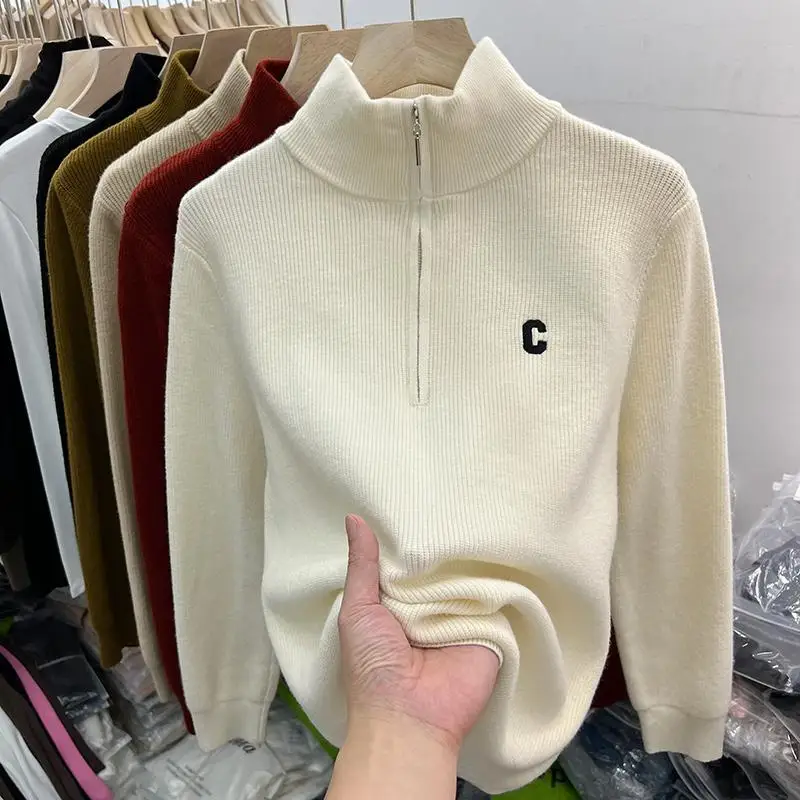 Короткий пуловер с вышивкой и полумолнией женский свитер на осень зиму новинка