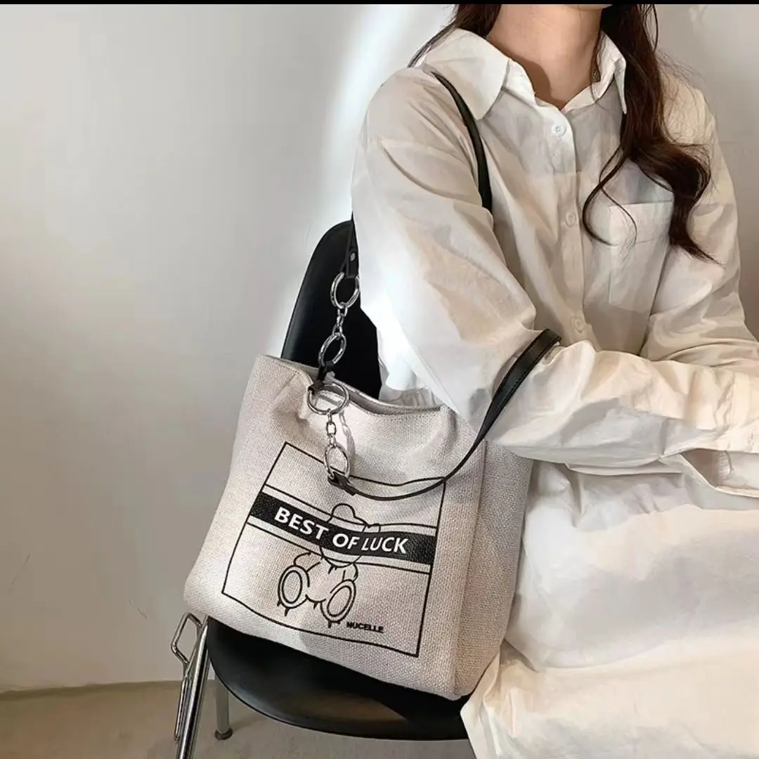 New Women's Bag Versatile and Niche Design Handbag College Student Shoulder Bag Fashion White Collar Work Bag