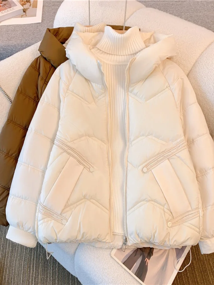 Зимняя популярная теплая женская одежда больших размеров. Пуховик с капюшоном.