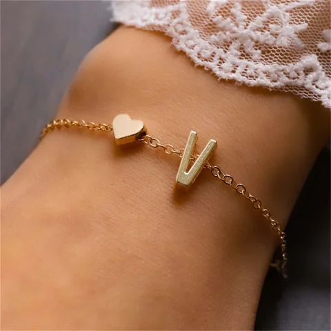 Минималистичные золотистые браслеты в форме маленького сердца с английским алфавитом и именем