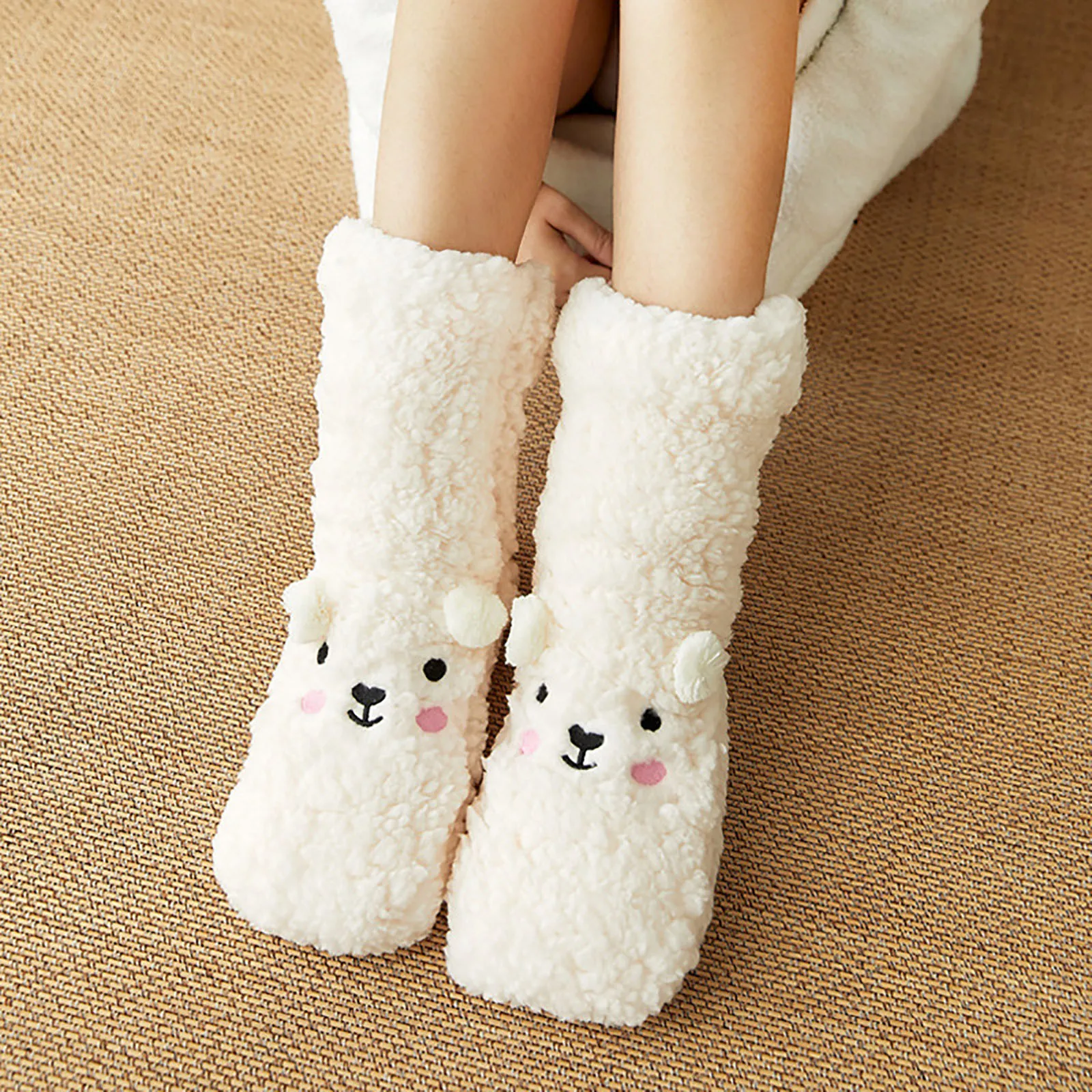 

Милые Мультяшные белые носки для женщин, милые 3d Носки с рисунком собачьих кошек и лап, Женские флисовые теплые забавные носки, домашние носки для сна