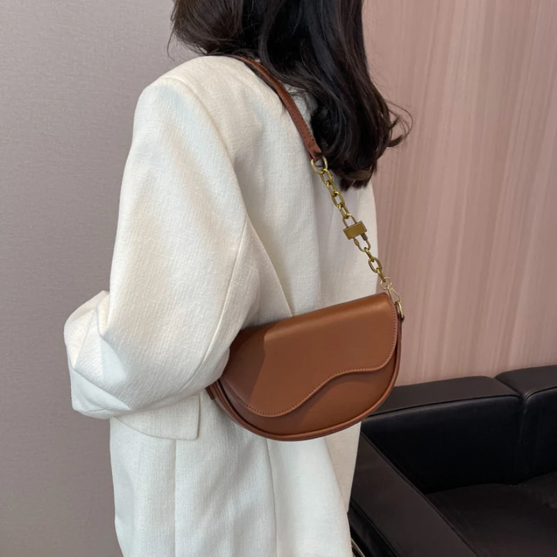 

Textured Saddle Square Bags Sleek, Simple and Pop, Versatile One-shoulder Armpit, Hand-held Cross-luxury Vintage Shoulder Bag