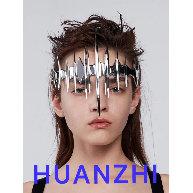 

HUANZHI 2023 New Irregular Metal Spike Mask Personalized Exaggerated Face Jewelry Cyberpunk Party Jewelry for Women Unisex Male