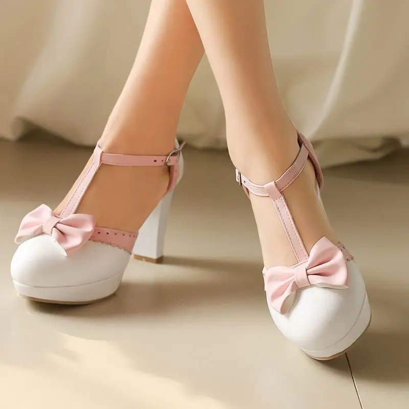 Фото REAVE CAT Sweet Mary Janes Женские туфли-лодочки на массивном каблуке 9 см на платформе 2 см с Т-образным ремешком и бантом Большой размер 46 47 48 Туфли в стиле Лолита №3