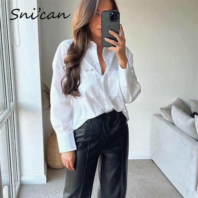 

Простая однотонная белая офисная женская блузка, модная весенняя женская рубашка с карманами и вышивкой бриллиантами, 2022