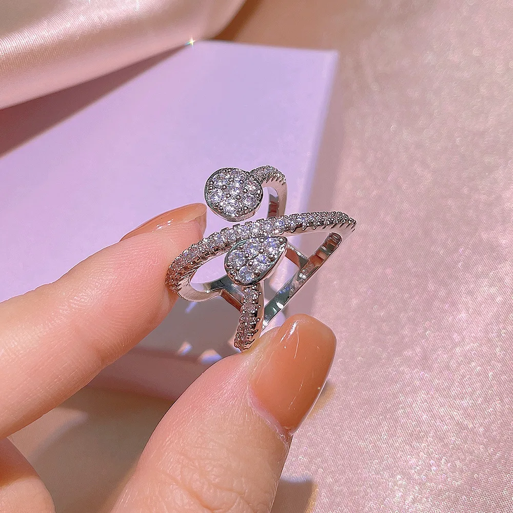 

Кольцо женское из серебра 925 пробы с белым цирконом