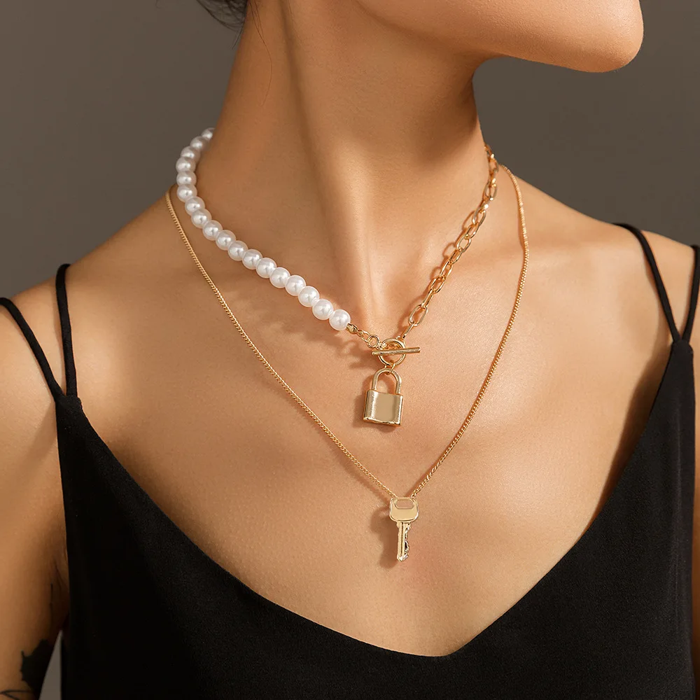 

Asymmetric Simulated Pearls Multilayer Clavicle Chain Choker Necklace For Women Classic Geometric Retro Key Lock Pendant Jewelry