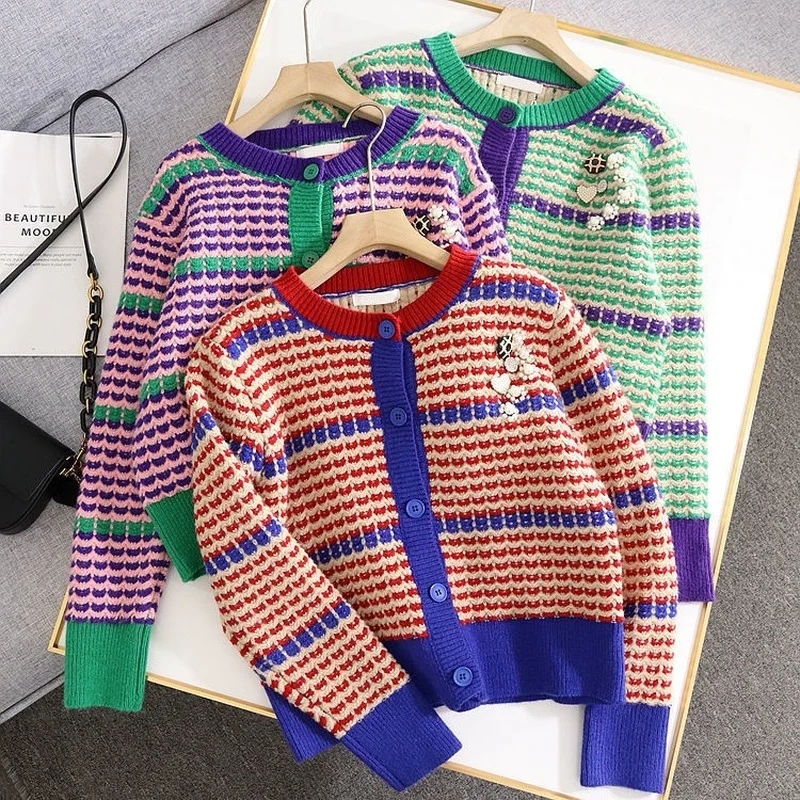 

2023 autumn and winter new Korean style fashion round neck cardigan pearl decoration knitted sweater women all-match