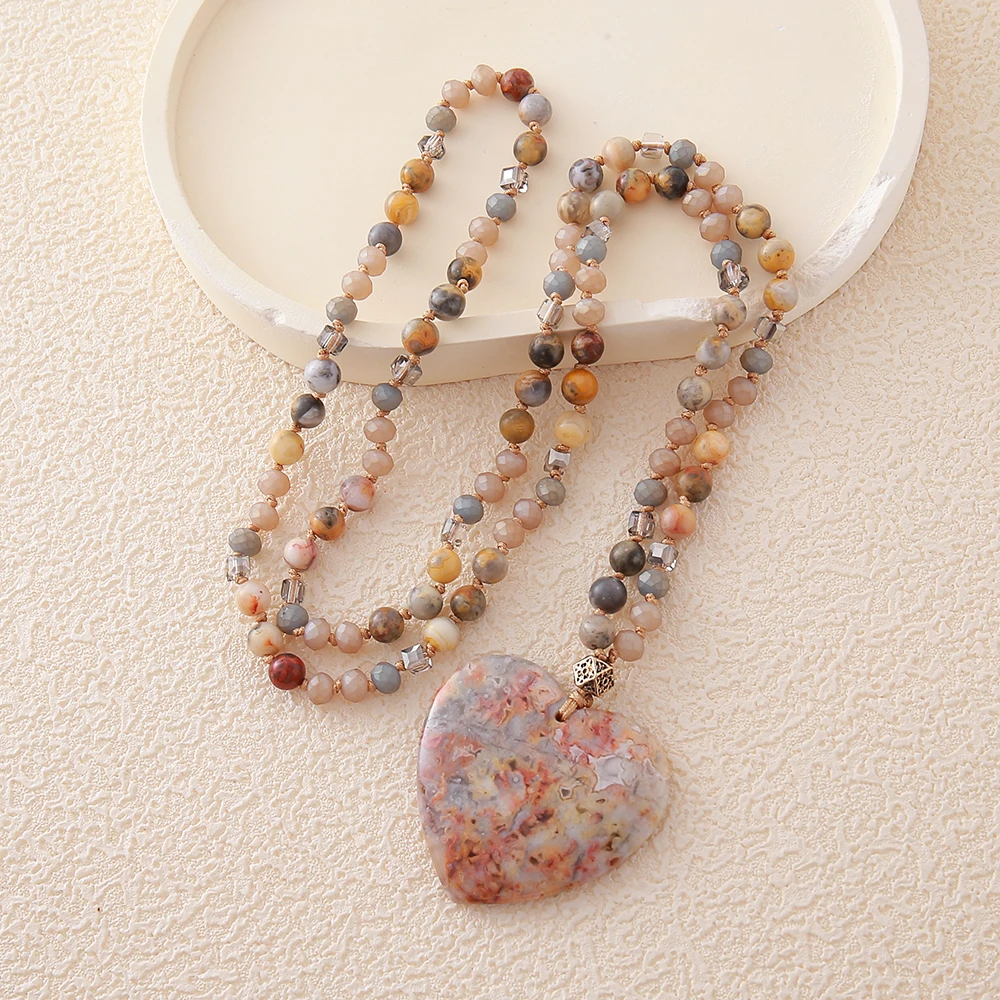 Ожерелье ручной работы с кулоном в форме сердца из натуральных камней