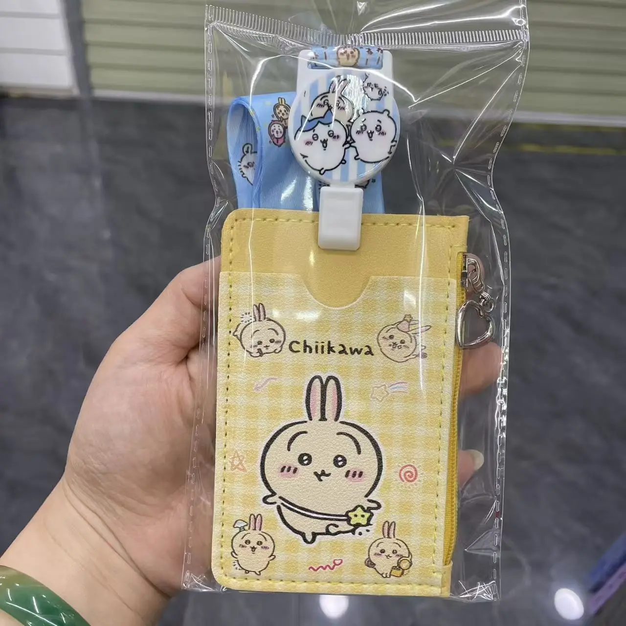 Фото Милый многофункциональный телескопический чехол-кошелек Kawaii Chiikawa для карт, документов, проездных и студенческих билетов №1