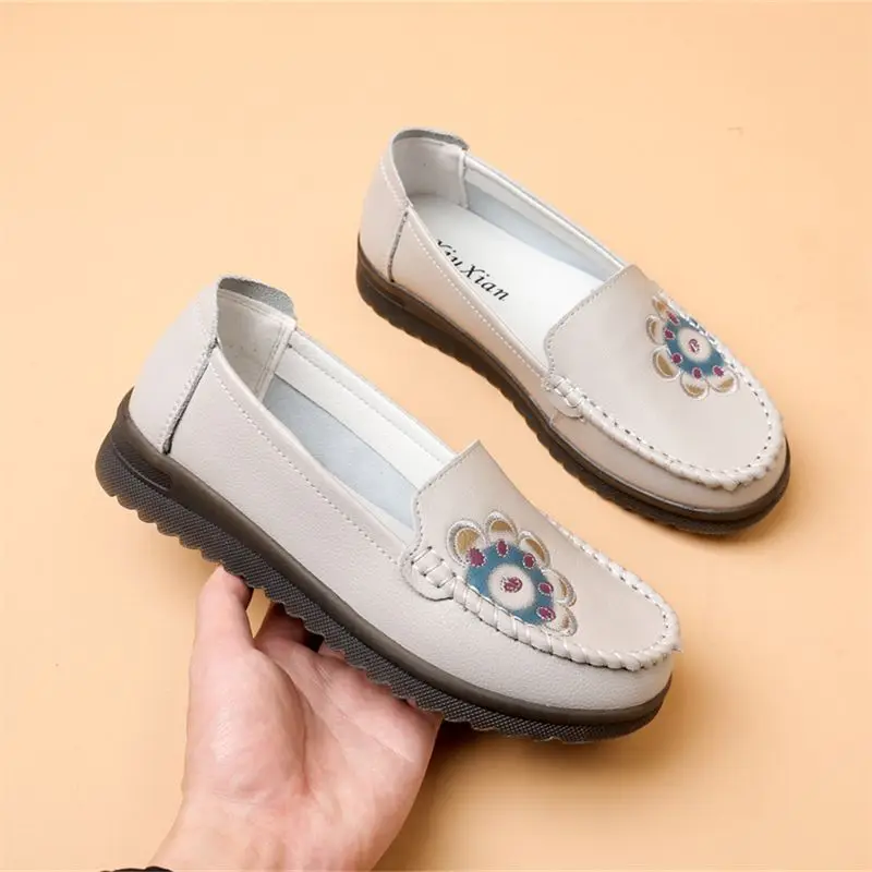 Vintage Women Leather Boat Shoes Soft Sole Comfortable Ladies Leather Flats Shoes Spring Summer Female Leisure Loafers Moccasin