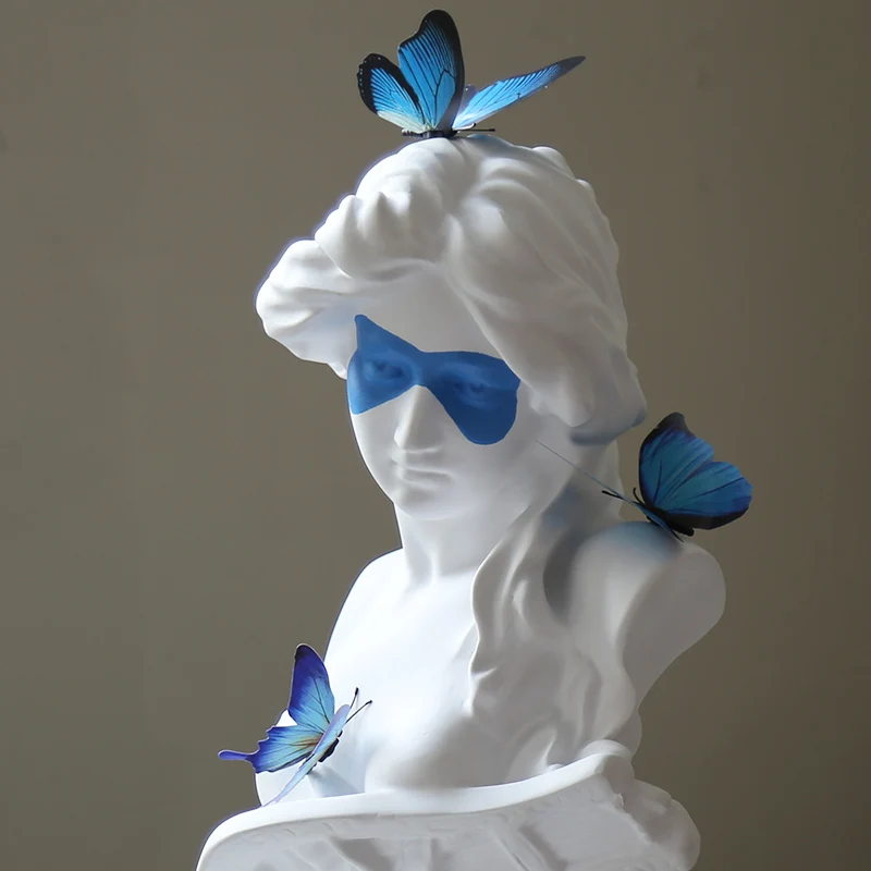

Домашний декор в европейском стиле, художественная статуя, креативные фигурки с синей бабочкой для девушек, большое искусство, скандинавский Декор для дома из смолы