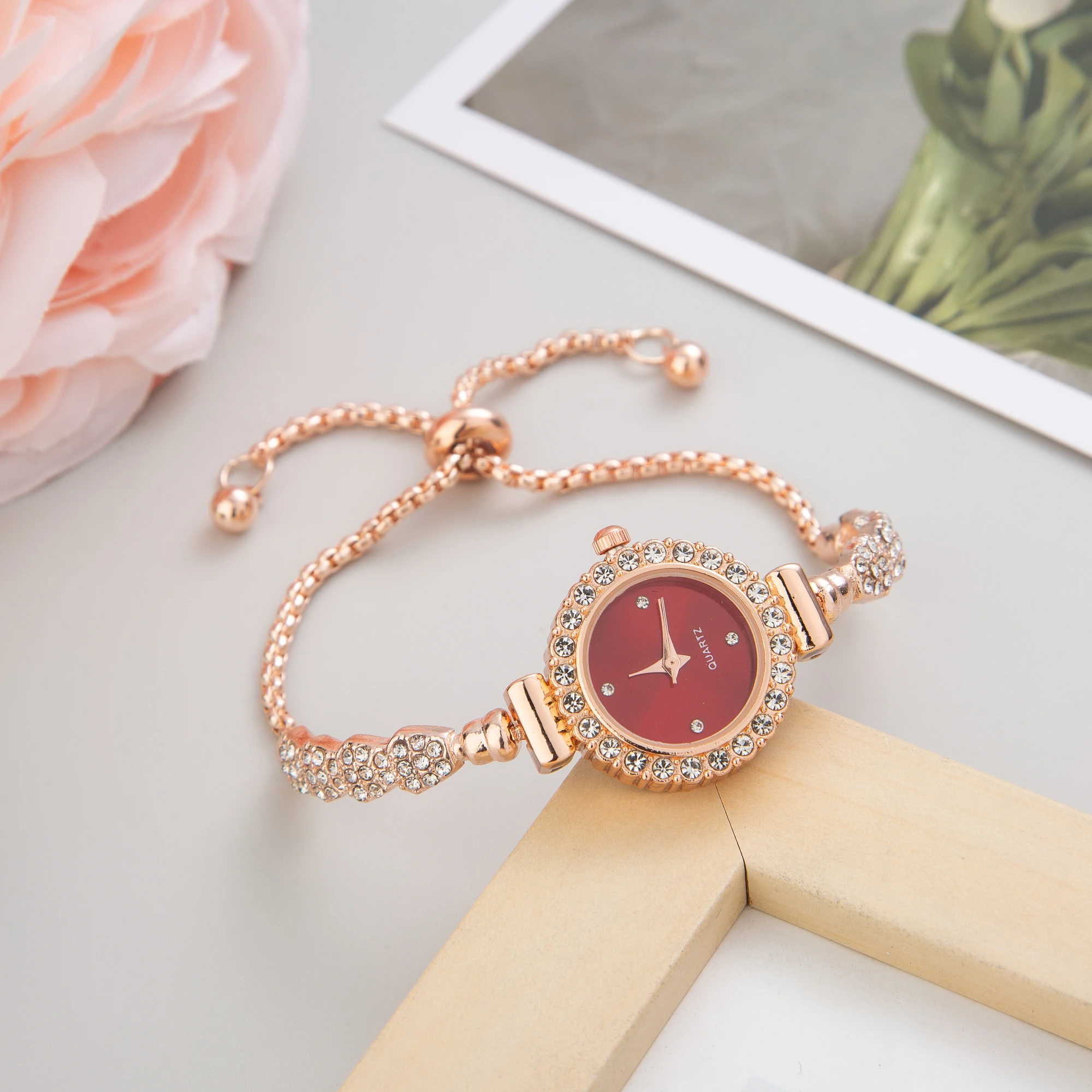 2023 reloj cuarzo Cute Bracelet Watches for Women Diamond Crystal Watch  Fashion Quartz Womans Wristwatches for Free Shiping
