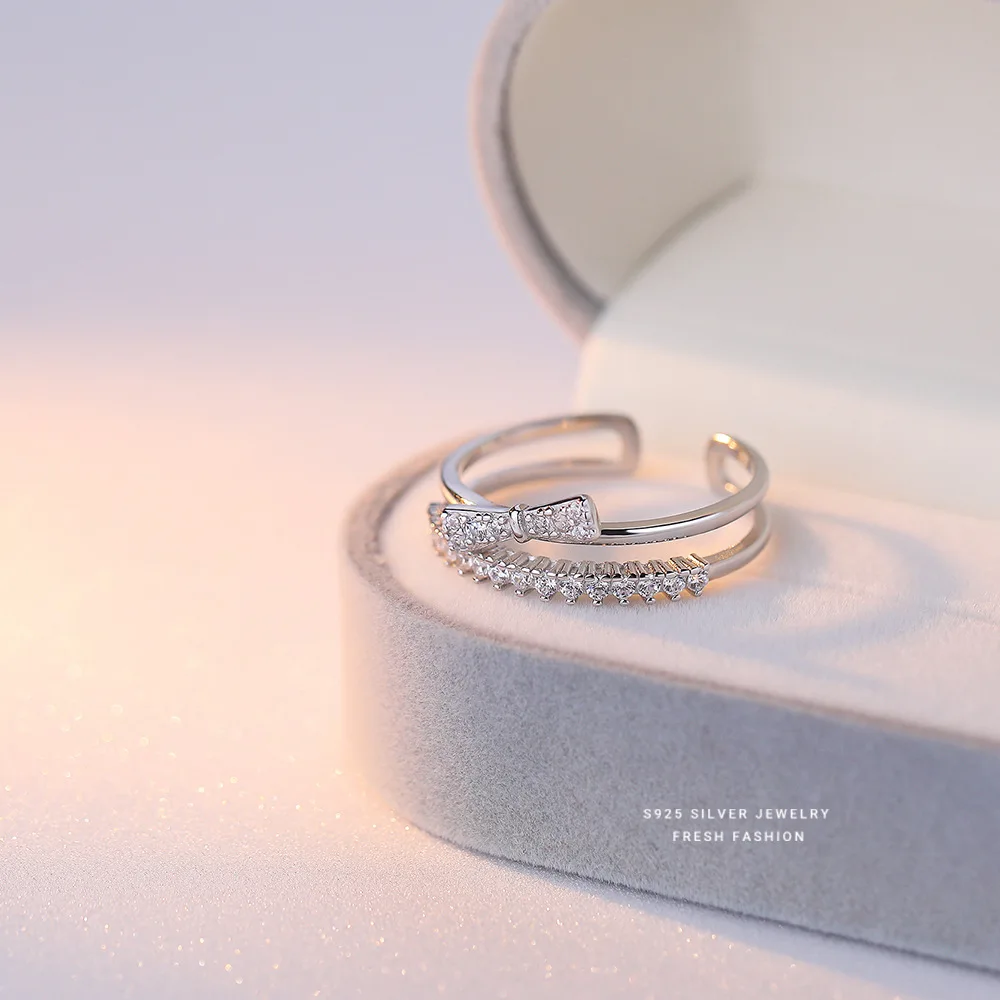 

Женское Двухслойное регулируемое кольцо из серебра 925 пробы с бантом и фианитом