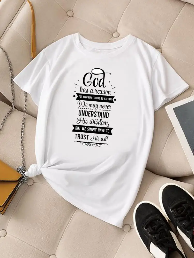 Женская футболка с коротким рукавом и принтом в виде бабочки