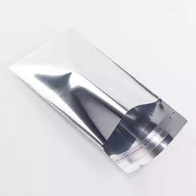 

Самозапечатывающиеся пакеты из фольги серебристого цвета